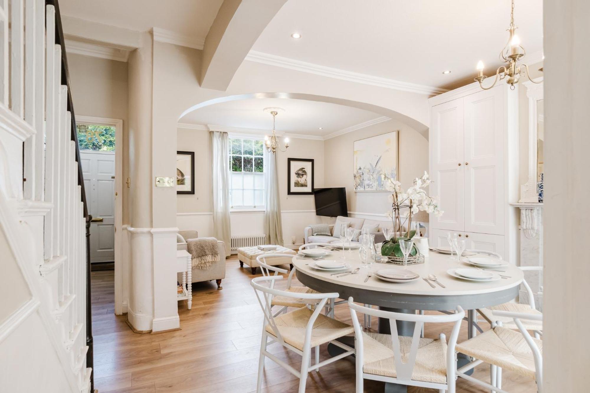 Gorgeous Townhouse With Garden & Open Living Cheltenham