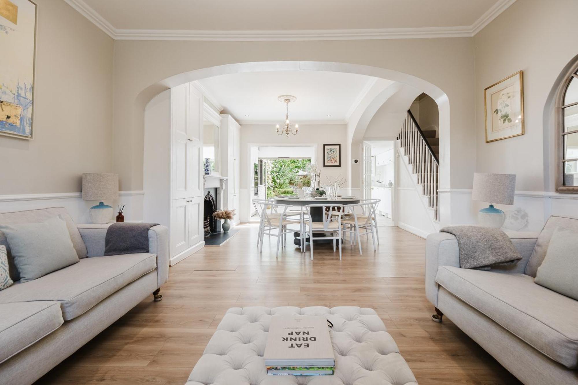 Gorgeous Townhouse With Garden & Open Living Cheltenham