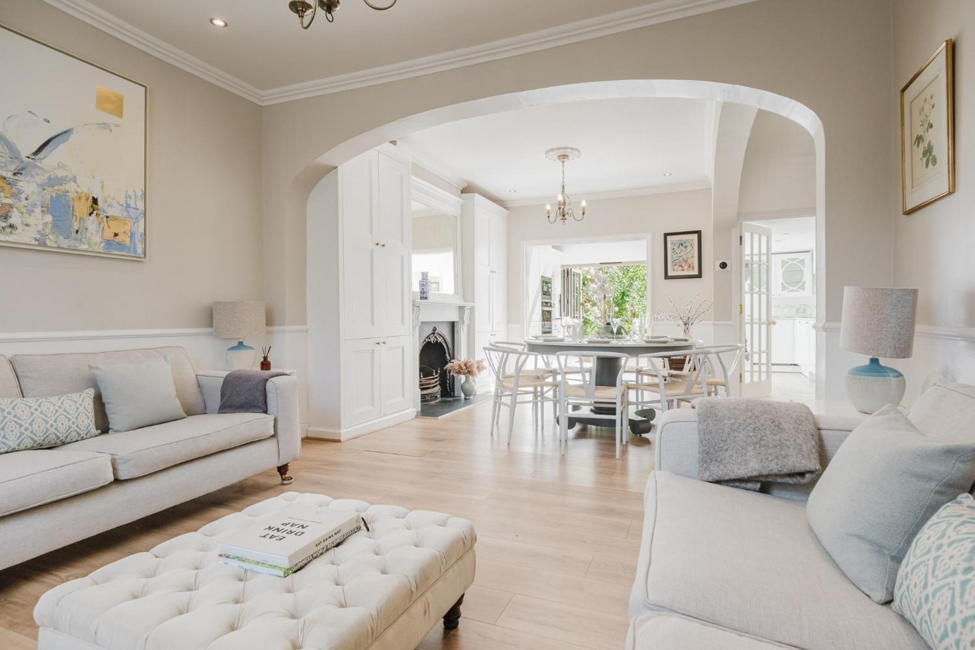 Gorgeous Townhouse With Garden & Open Living Apartamento