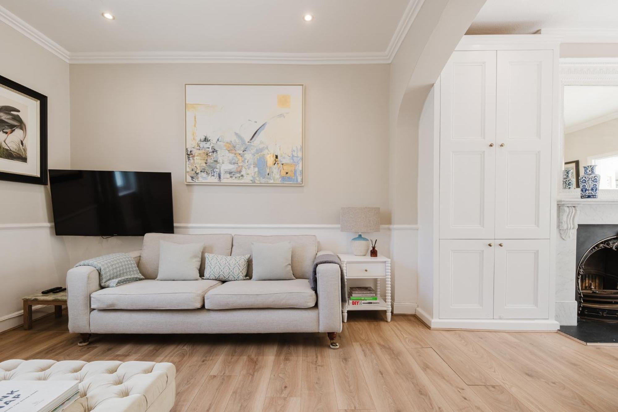 Gorgeous Townhouse With Garden & Open Living