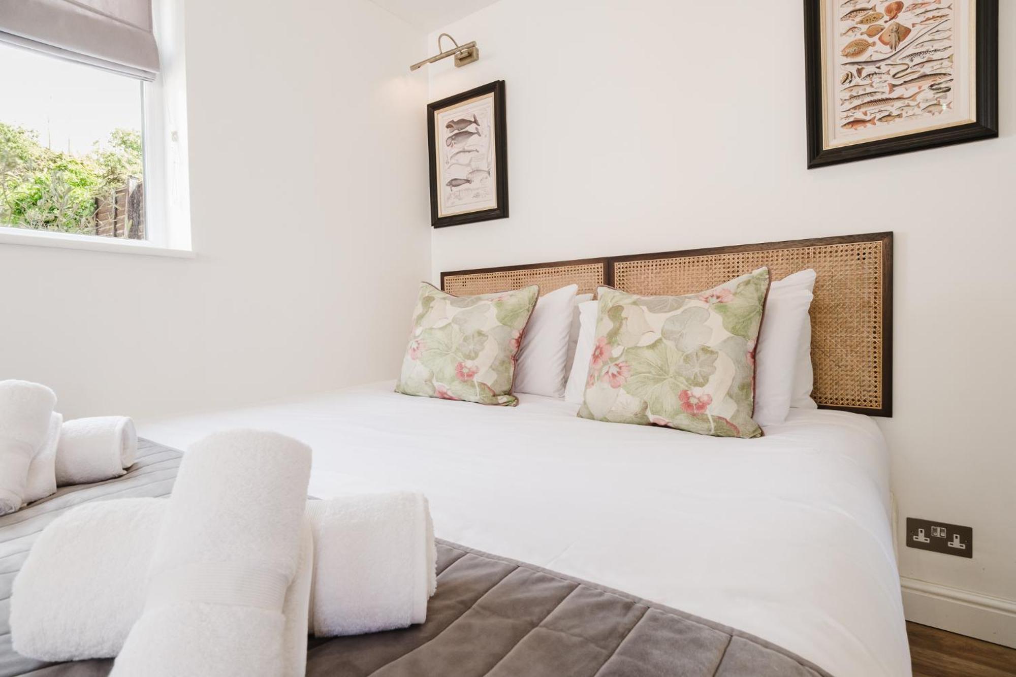 Gorgeous Townhouse With Garden & Open Living Apartamento
