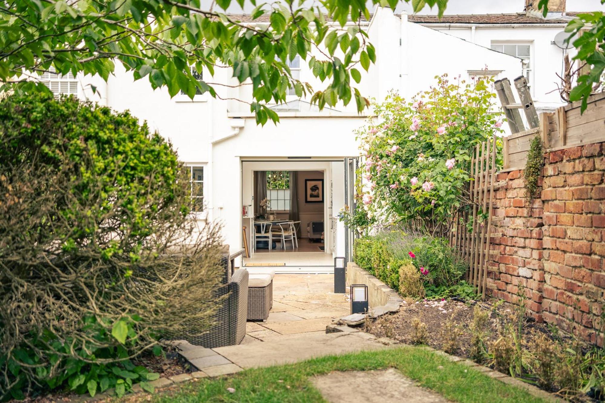 Apartamento Gorgeous Townhouse With Garden & Open Living *