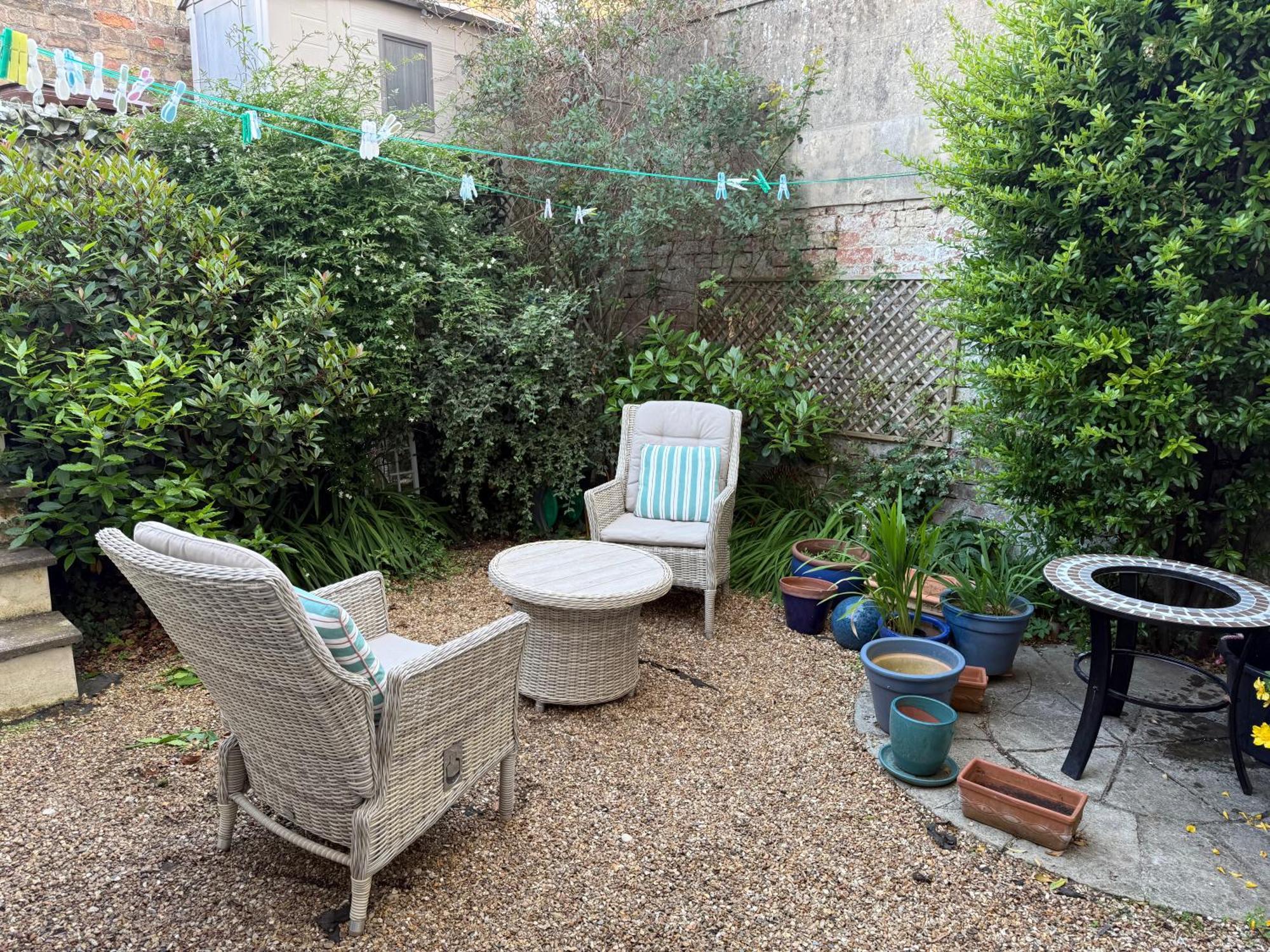 Courtyard Garden Flat * Cheltenham