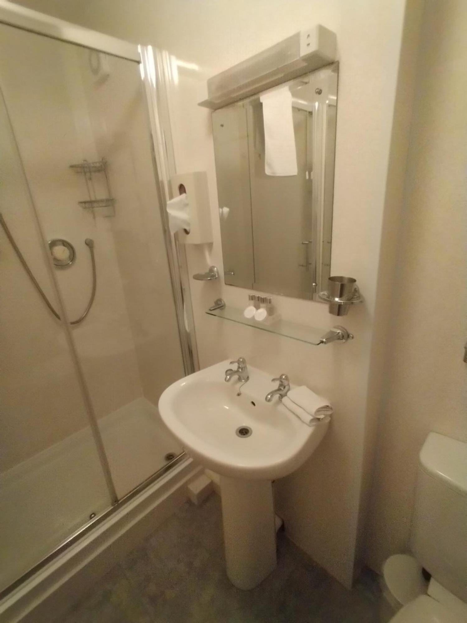 Bed & Breakfast Badger Towers Cheltenham