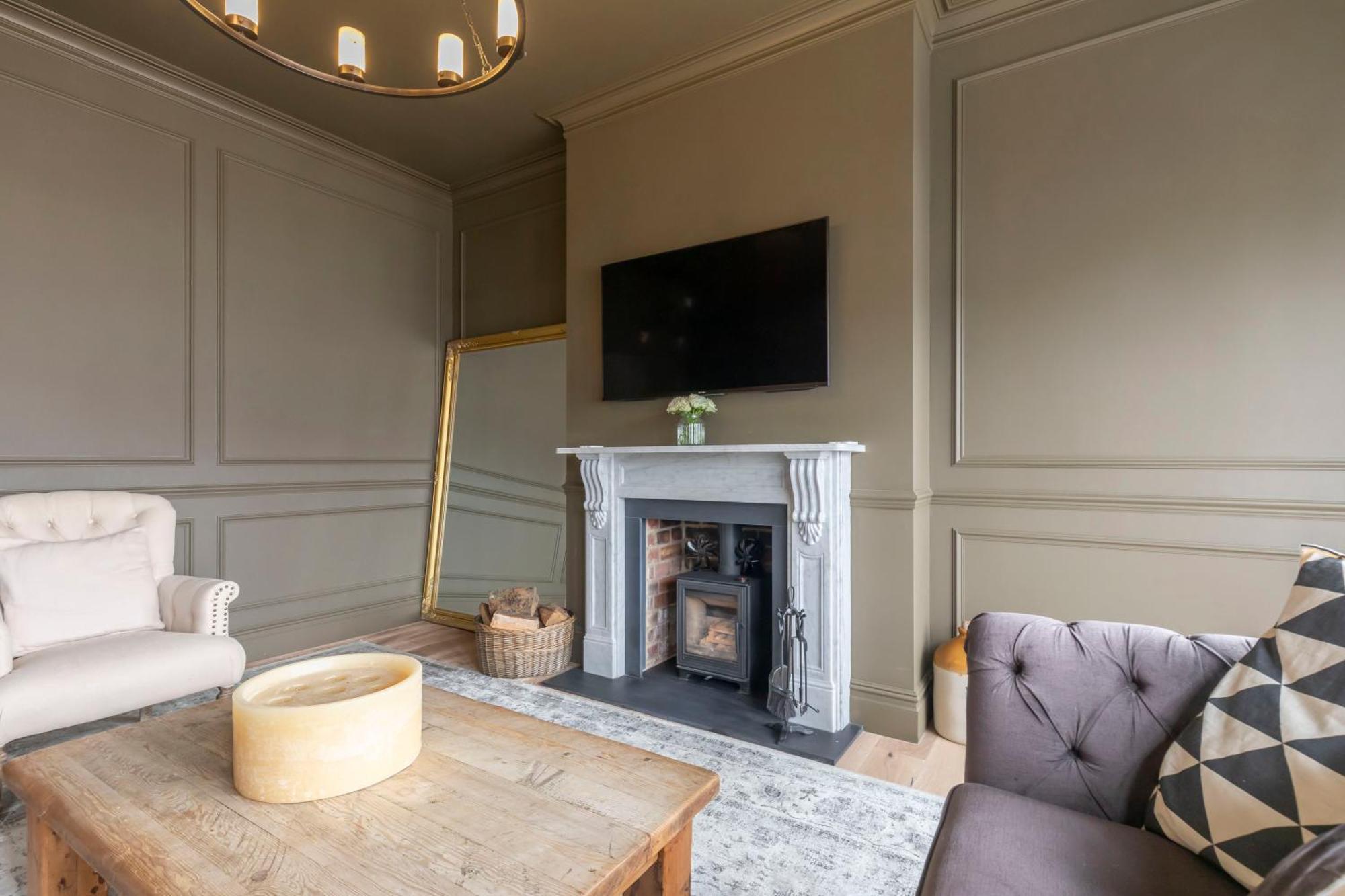 Luxury 6 Bedroom Period With Sauna And Gym Villa