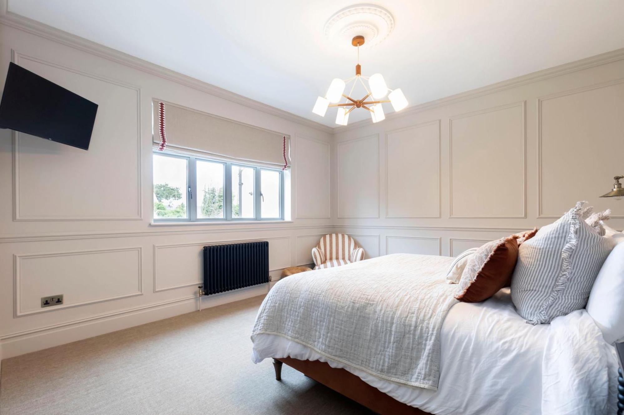 Luxury 6 Bedroom Period With Sauna And Gym Villa Cheltenham