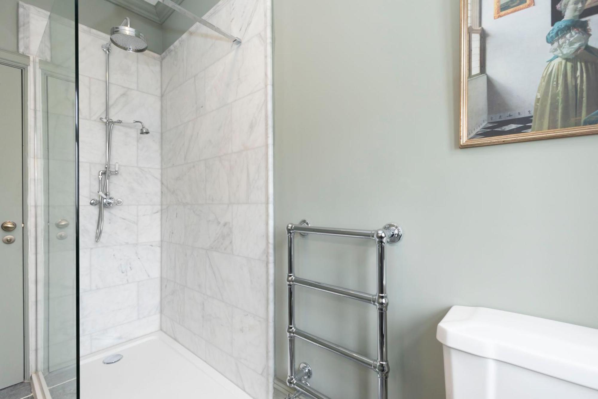 Luxury 6 Bedroom Period With Sauna And Gym Cheltenham