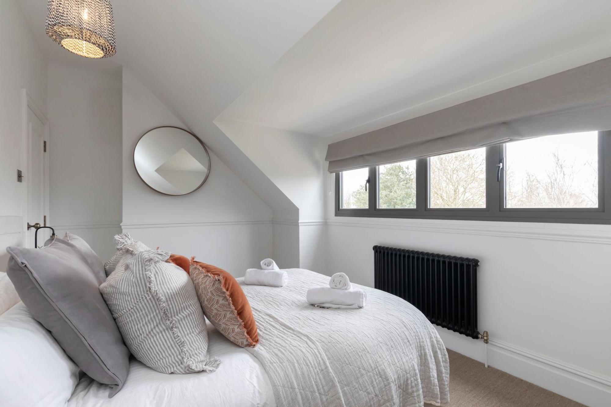 Luxury 6 Bedroom Period With Sauna And Gym Villa