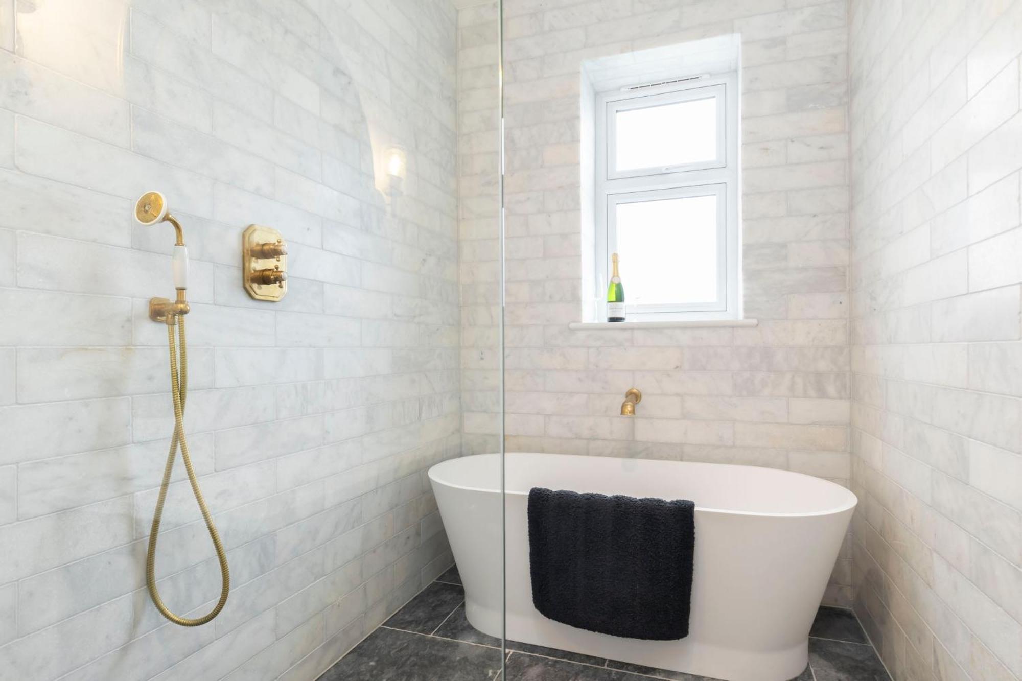 Luxury 6 Bedroom Period With Sauna And Gym * Cheltenham