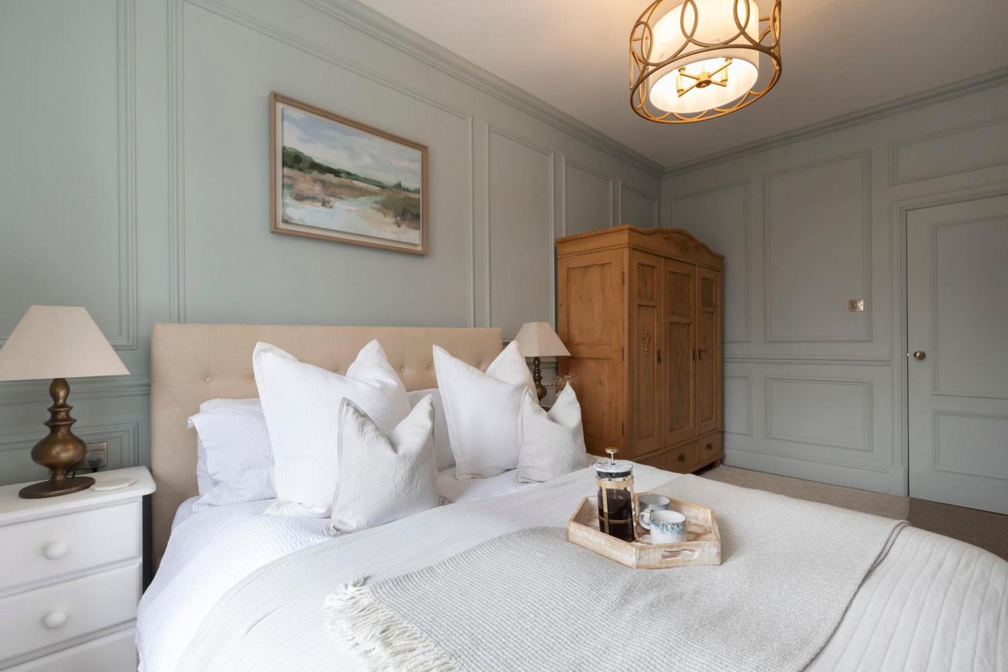 Villa Luxury 6 Bedroom Period With Sauna And Gym *