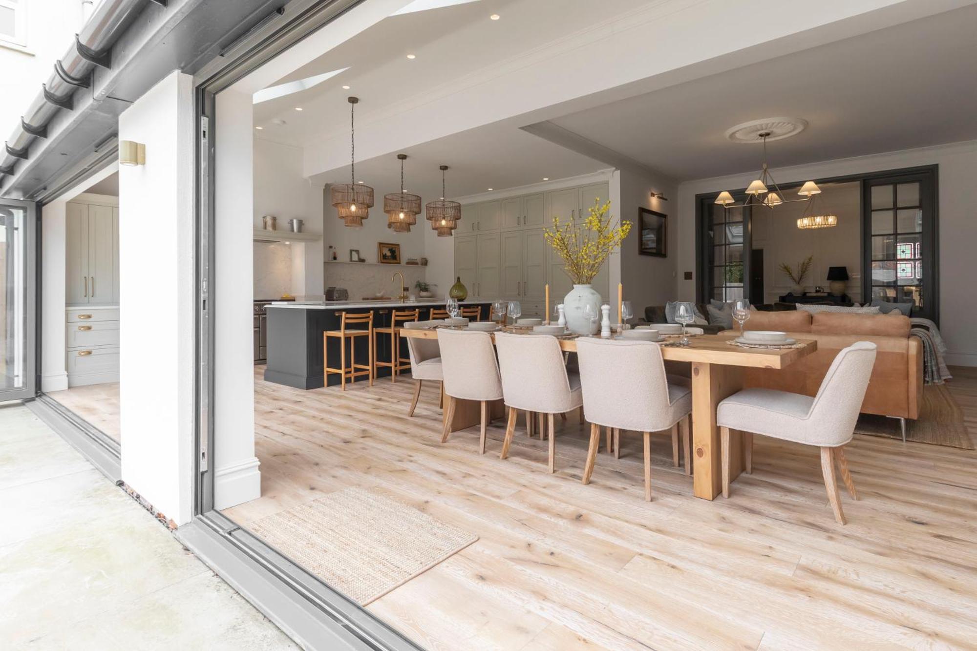 Luxury 6 Bedroom Period With Sauna And Gym Villa Cheltenham