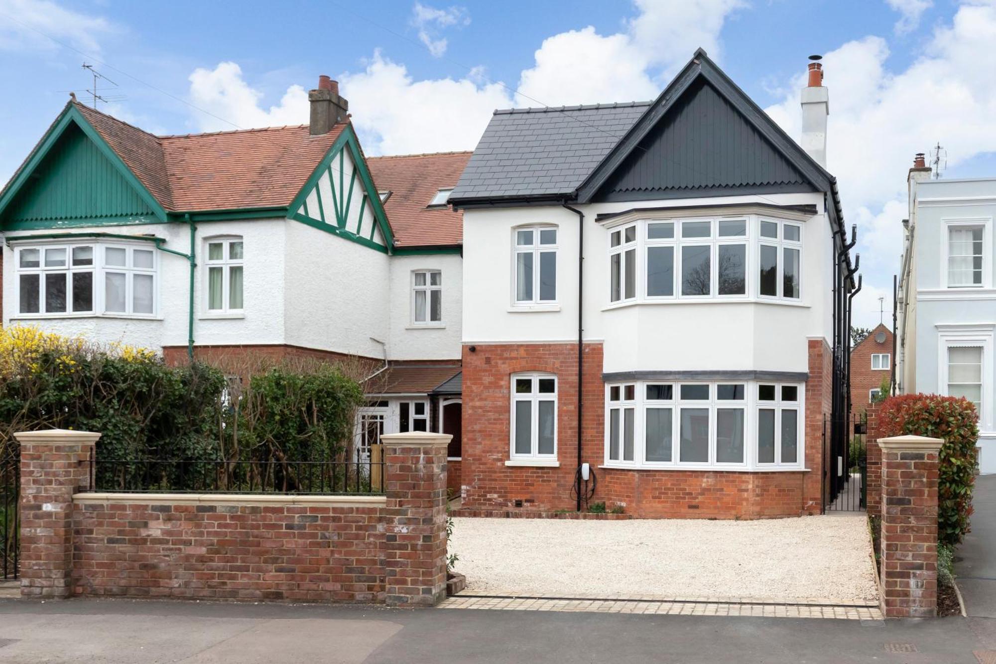 Luxury 6 Bedroom Period With Sauna And Gym *