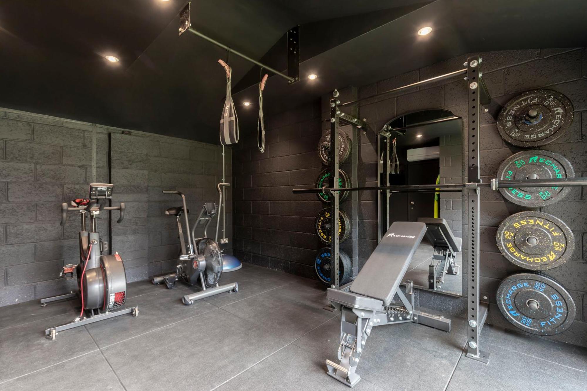 Luxury 6 Bedroom Period With Sauna And Gym Villa Cheltenham