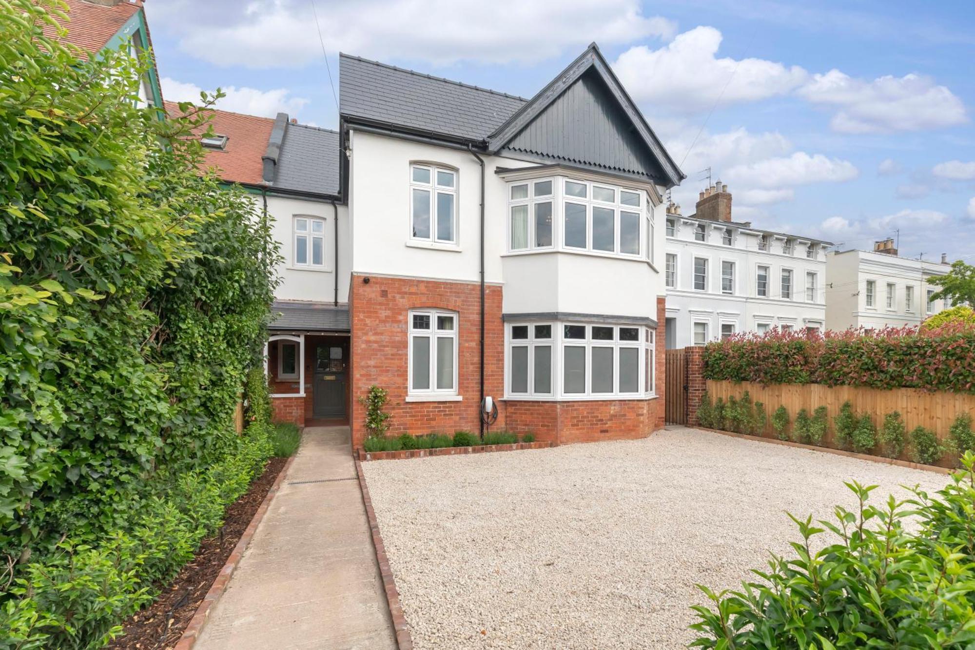 Luxury 6 Bedroom Period With Sauna And Gym Cheltenham