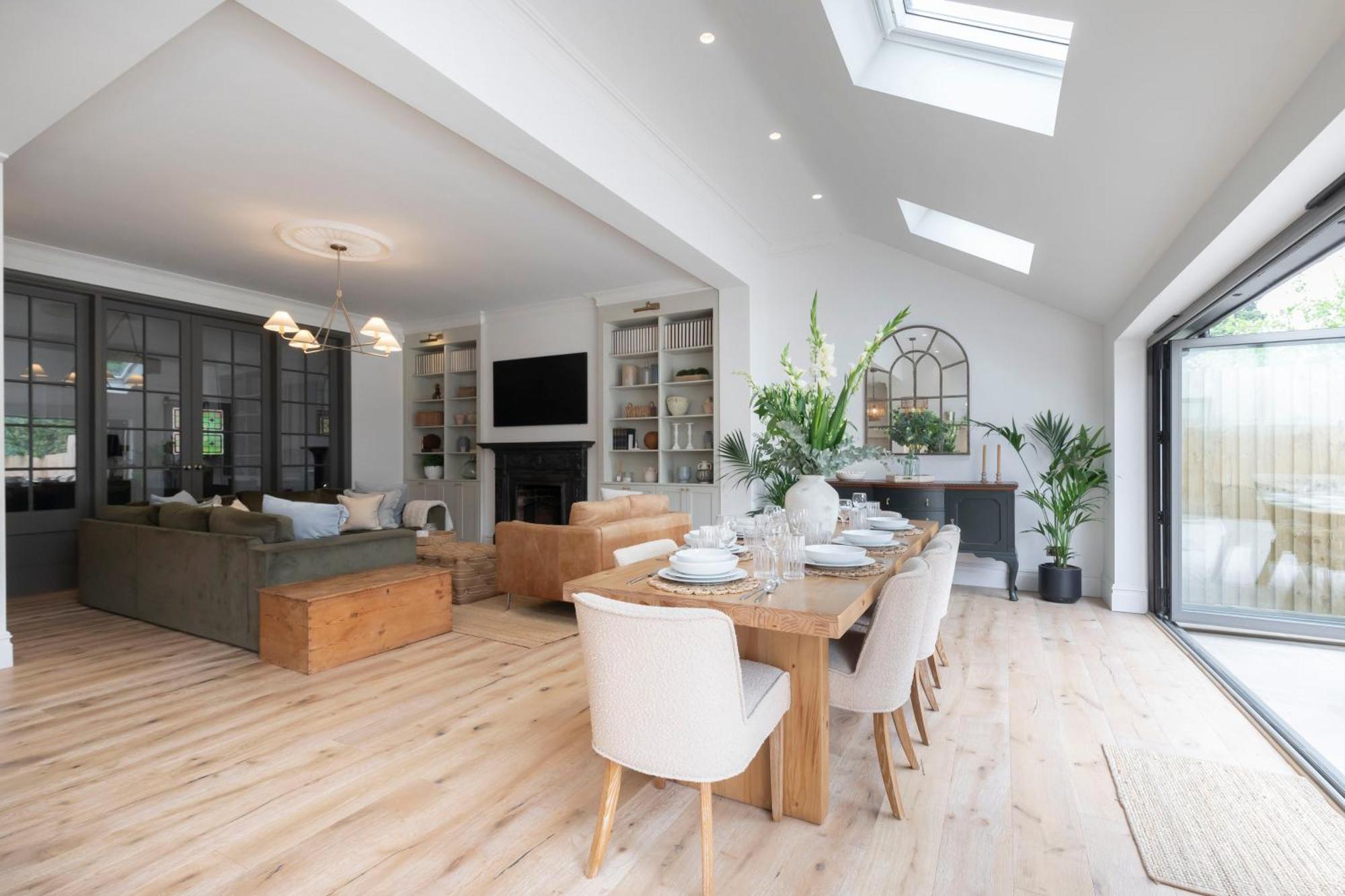 Villa Luxury 6 Bedroom Period With Sauna And Gym