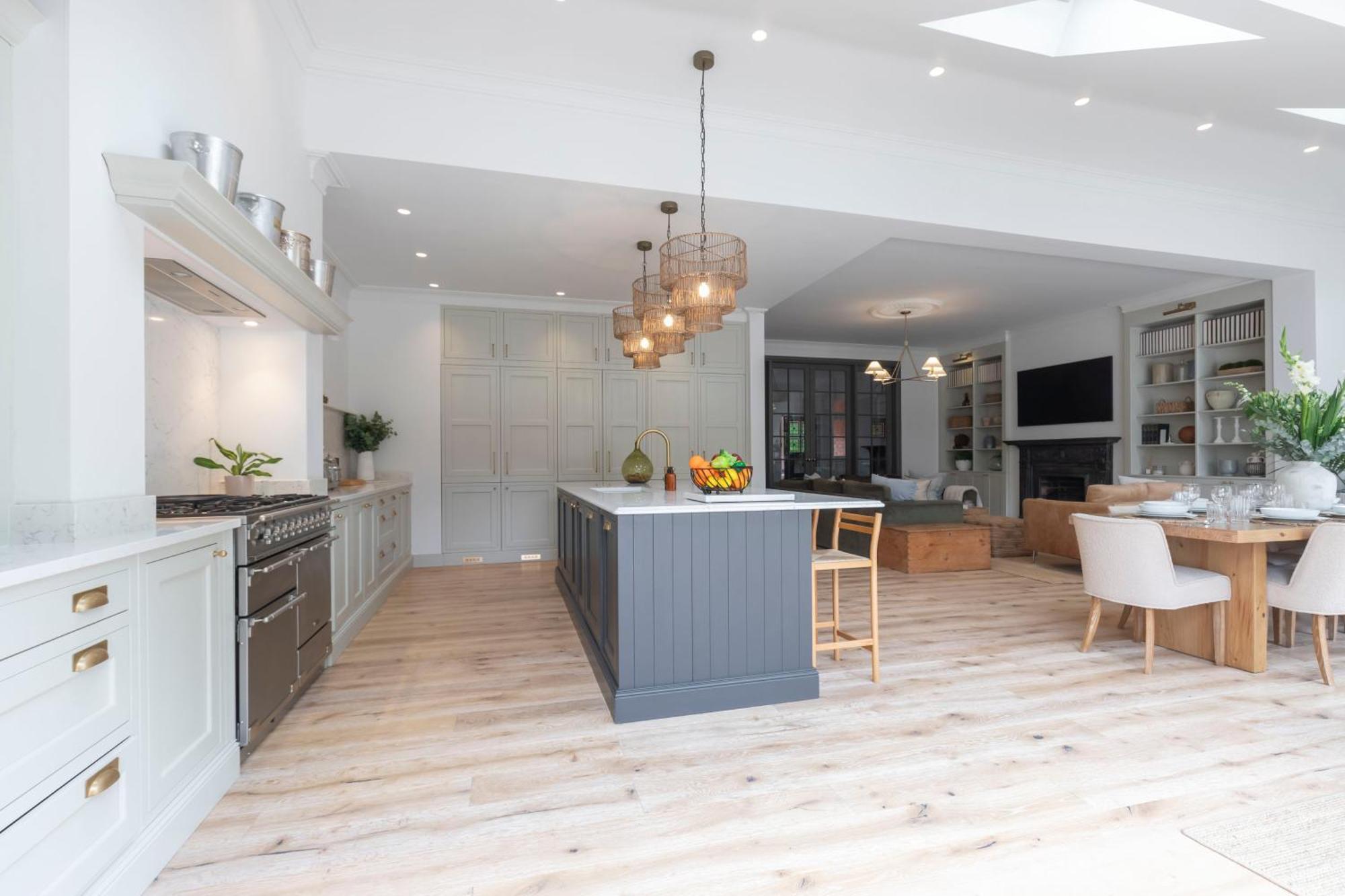 Villa Luxury 6 Bedroom Period With Sauna And Gym