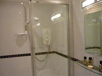 Hilden Guest Hotel 4*