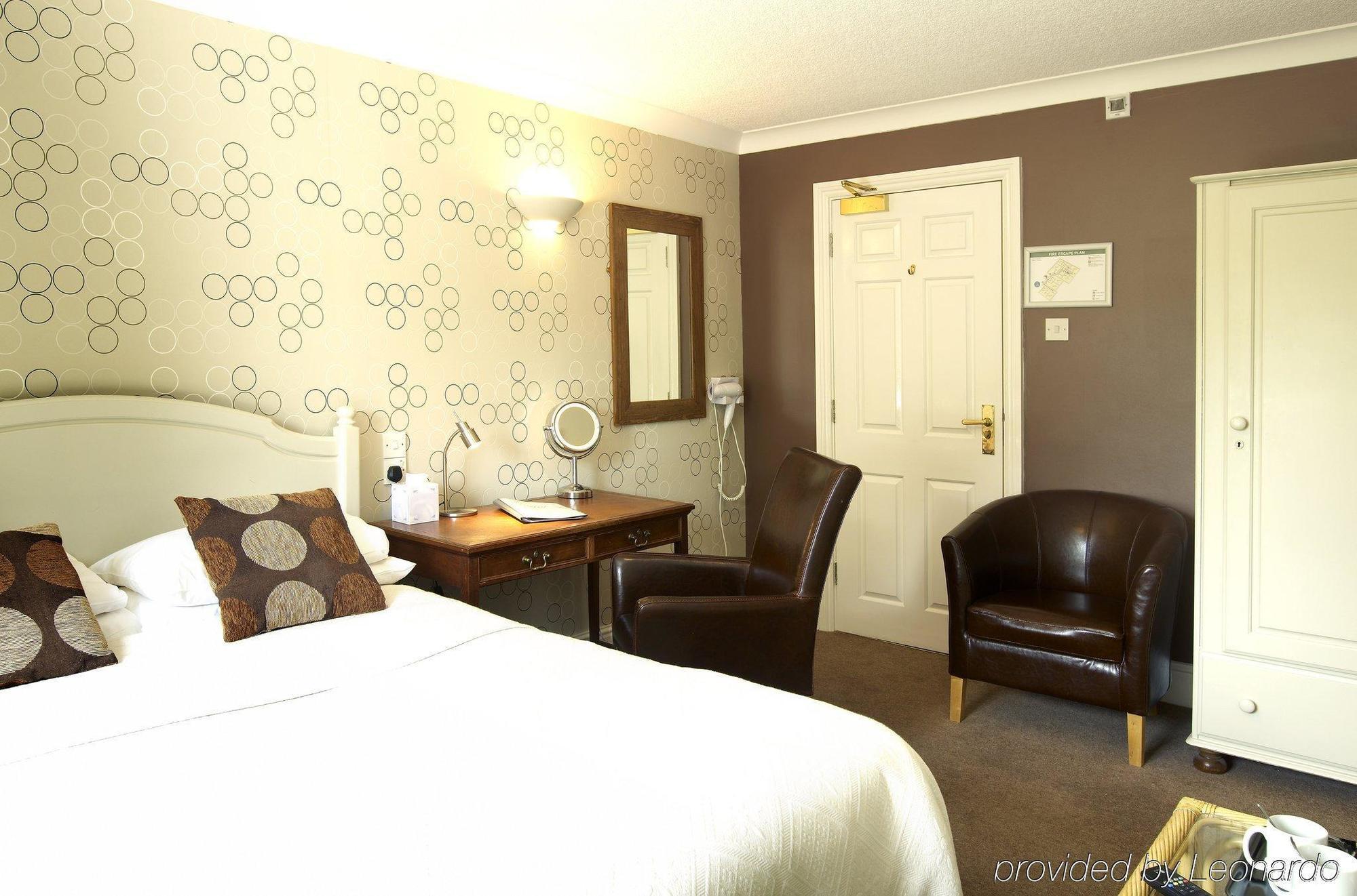 Charlton Kings 3*