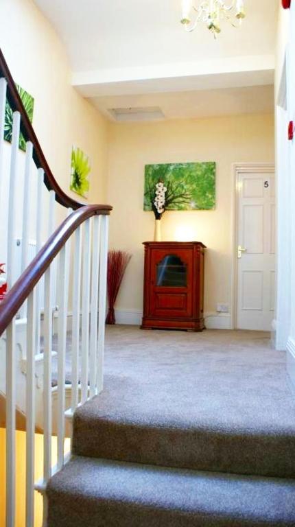 Bentons Guest house 2*