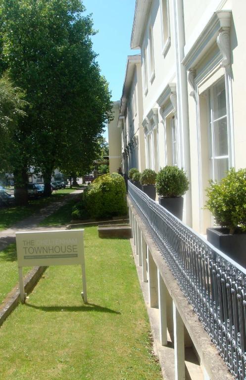 The Townhouse At Glenfall Lawn Pittville Circus