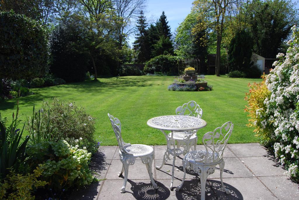 Little Manor *
