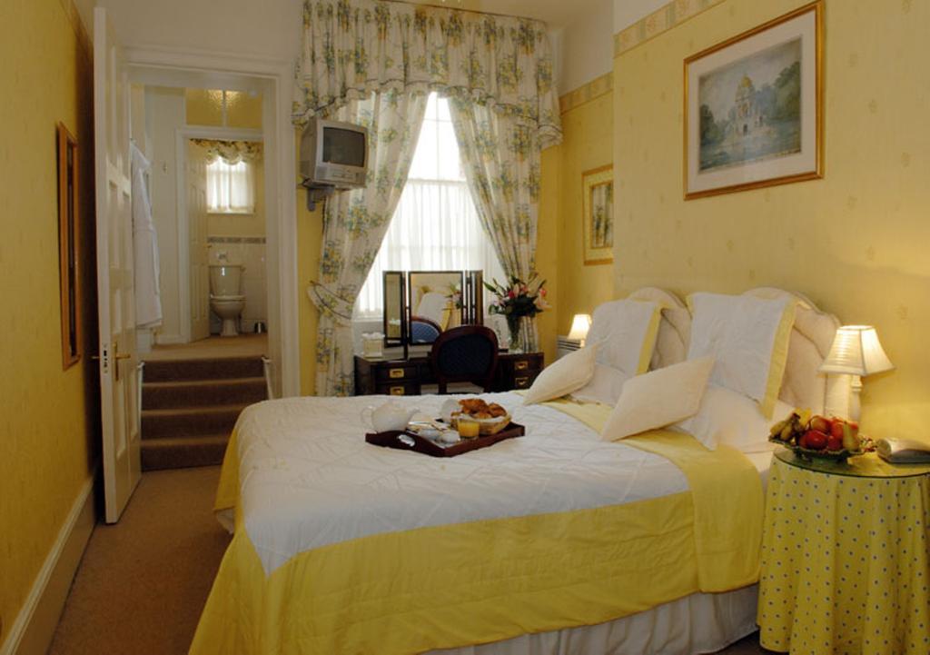 Willoughby House &