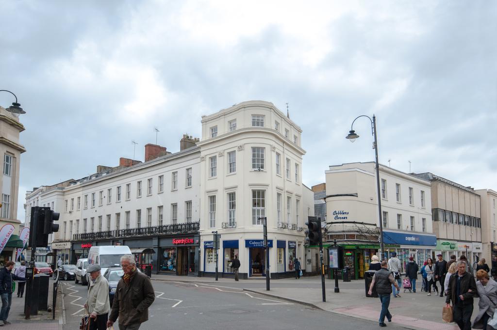 2 Bedroom High Street Duplex Apartment Apartment Cheltenham