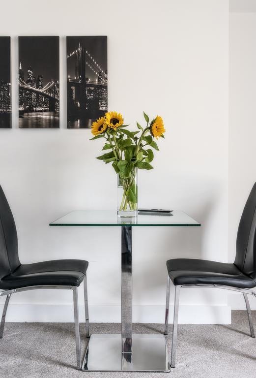 Apartment The Famous By Servicedlets Cheltenham