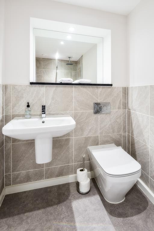 The Famous By Servicedlets Apartment Cheltenham