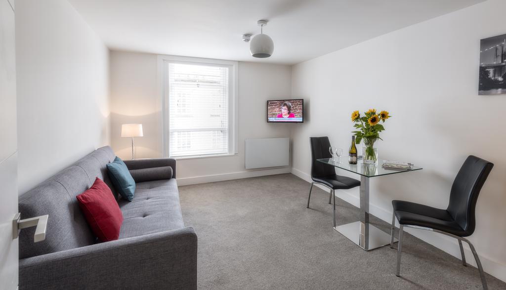 Apartment The Famous By Servicedlets
