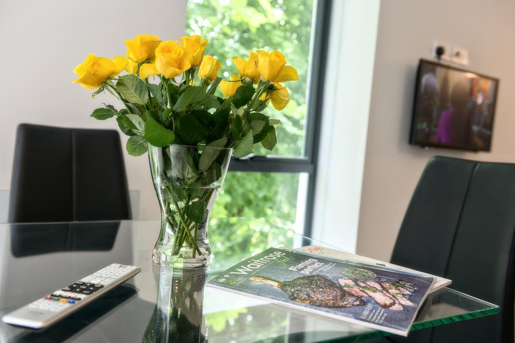 The Famous By Servicedlets Apartment Cheltenham