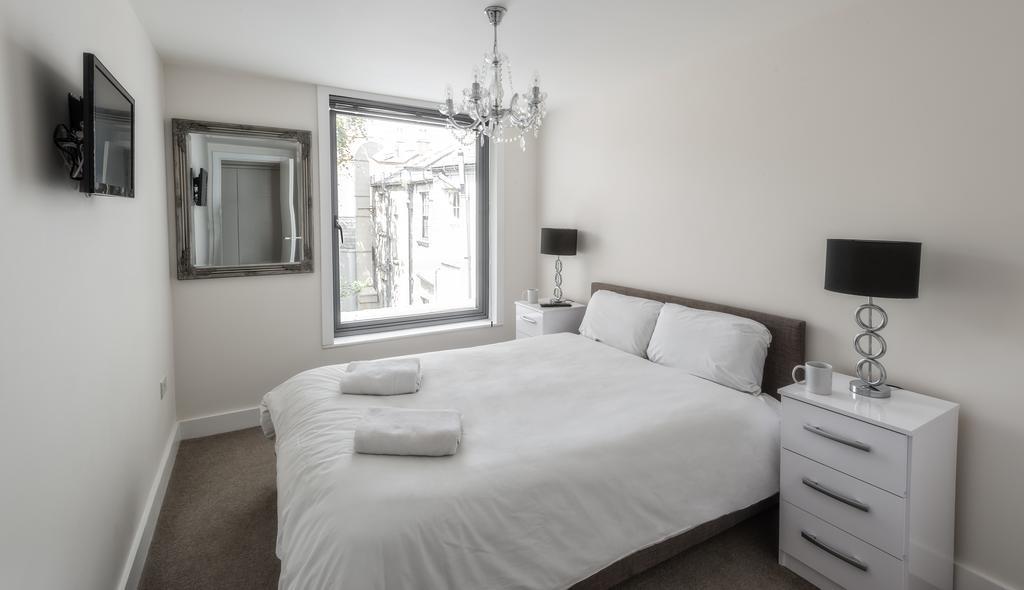 The Famous By Servicedlets Apartment Cheltenham