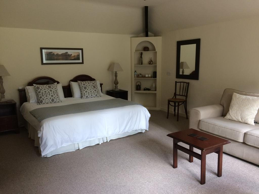 Little Manor Bed & Breakfast Cheltenham