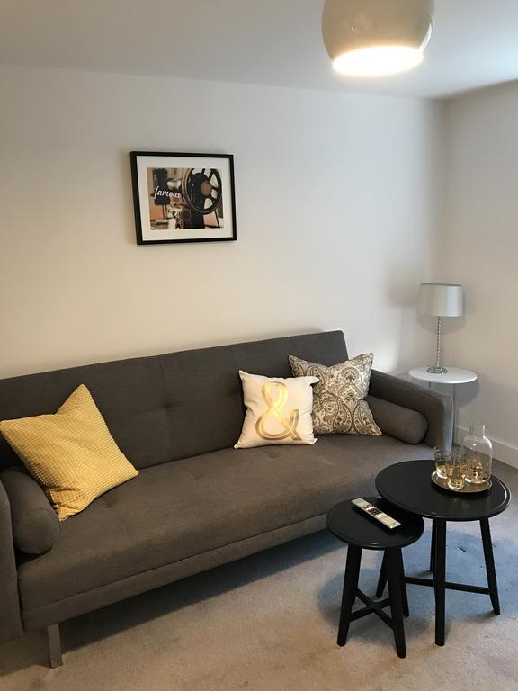 Apartment The Famous By Servicedlets