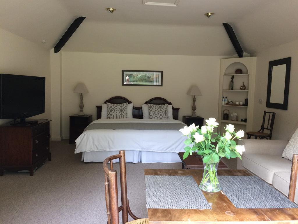Little Manor Bed & Breakfast *