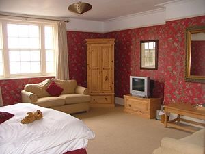 Hotel Clarence Court 4*