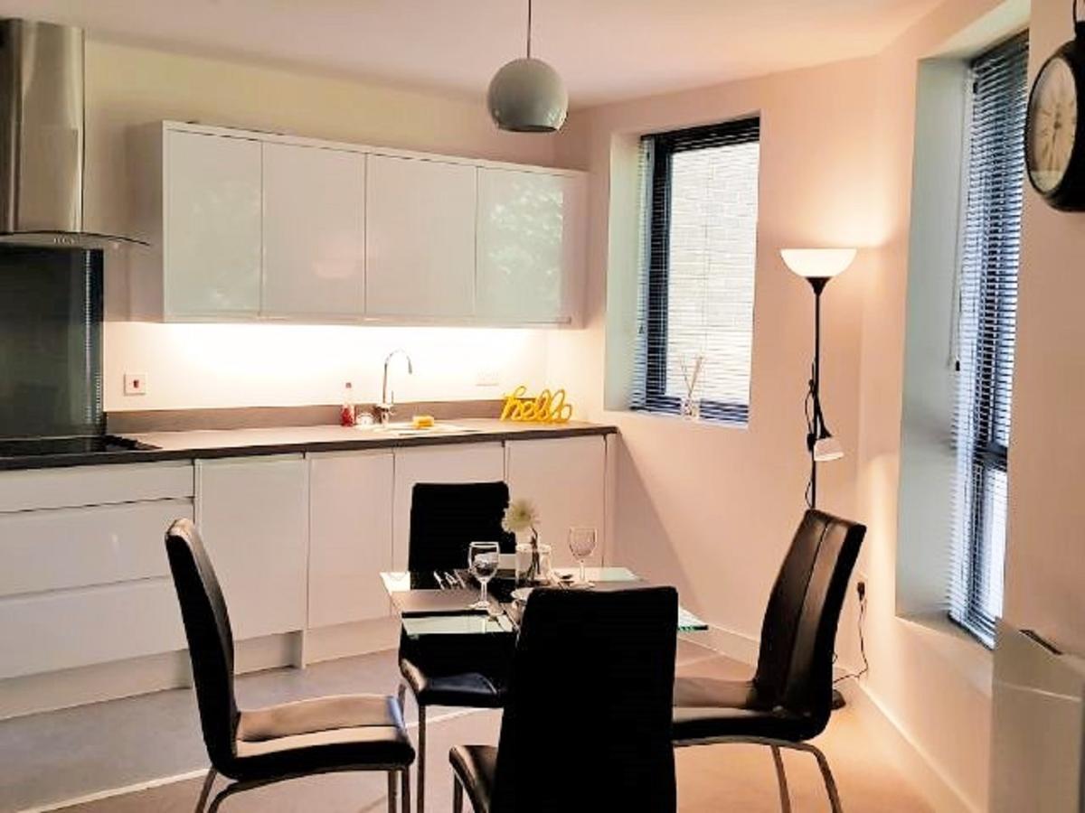 The Famous By Servicedlets Apartment Cheltenham