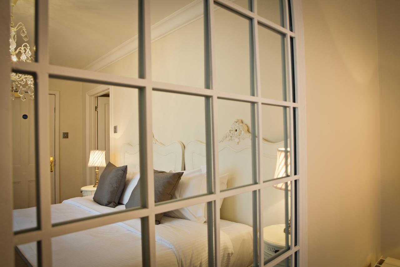 Manor By The Hotel 4*