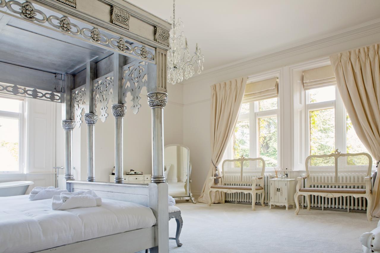 Manor By The Hotel 4*