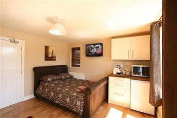Aparthotel Gloucester Road By Roomsbooked - Free Parking Cheltenham