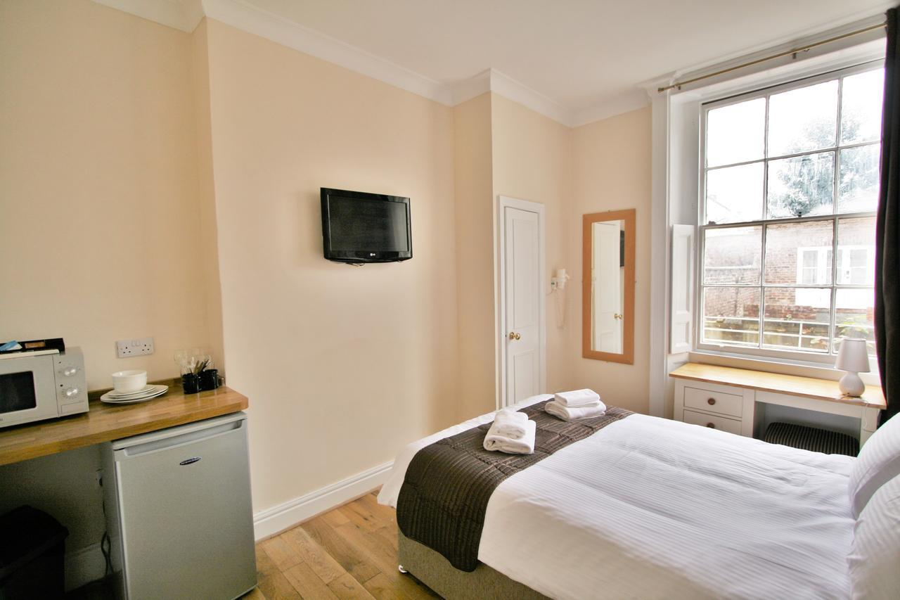 Gloucester Place By Roomsbooked * Cheltenham