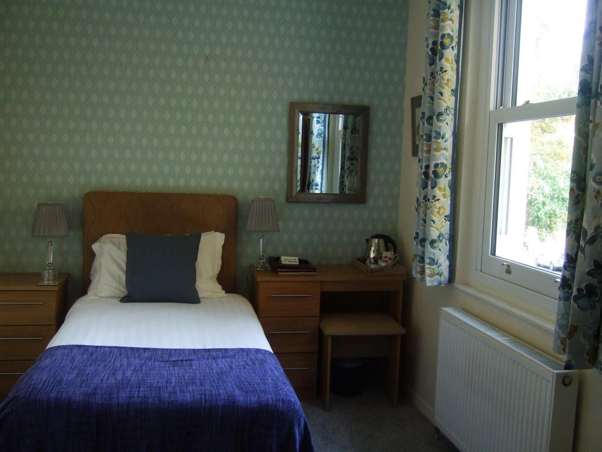 Hilden Guest Hotel 4*