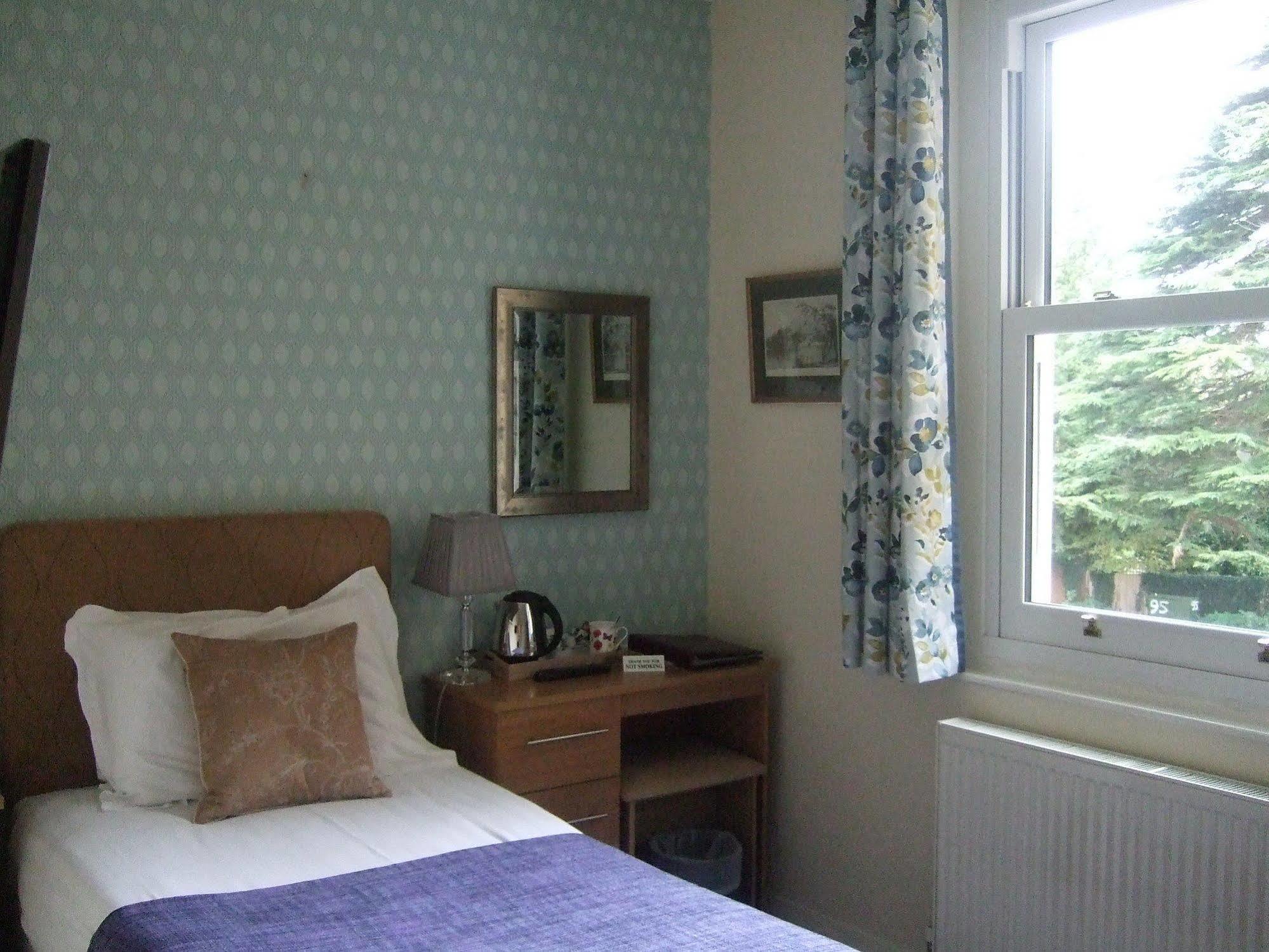 Hilden Guest Hotel 4*