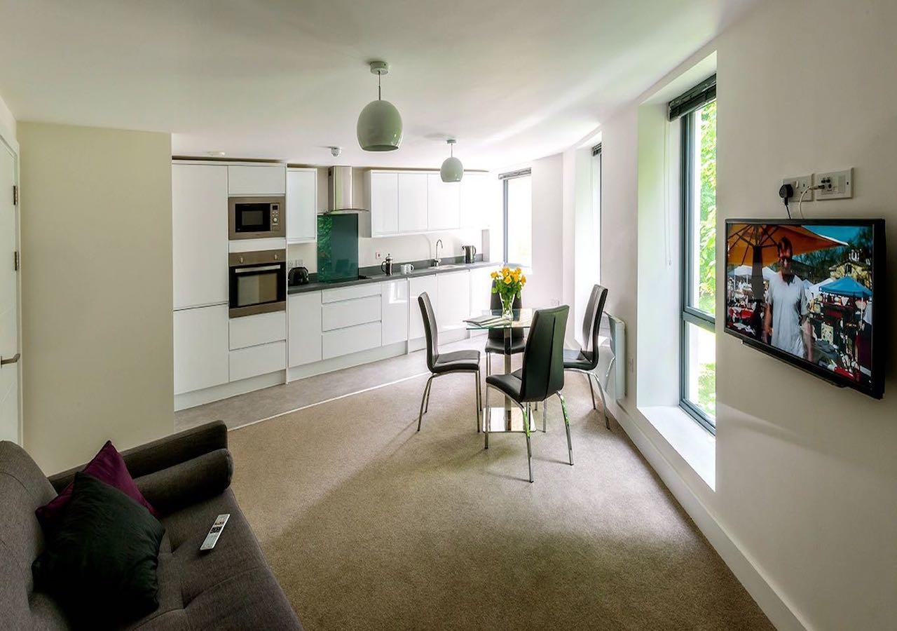 Apartment The Famous By Servicedlets