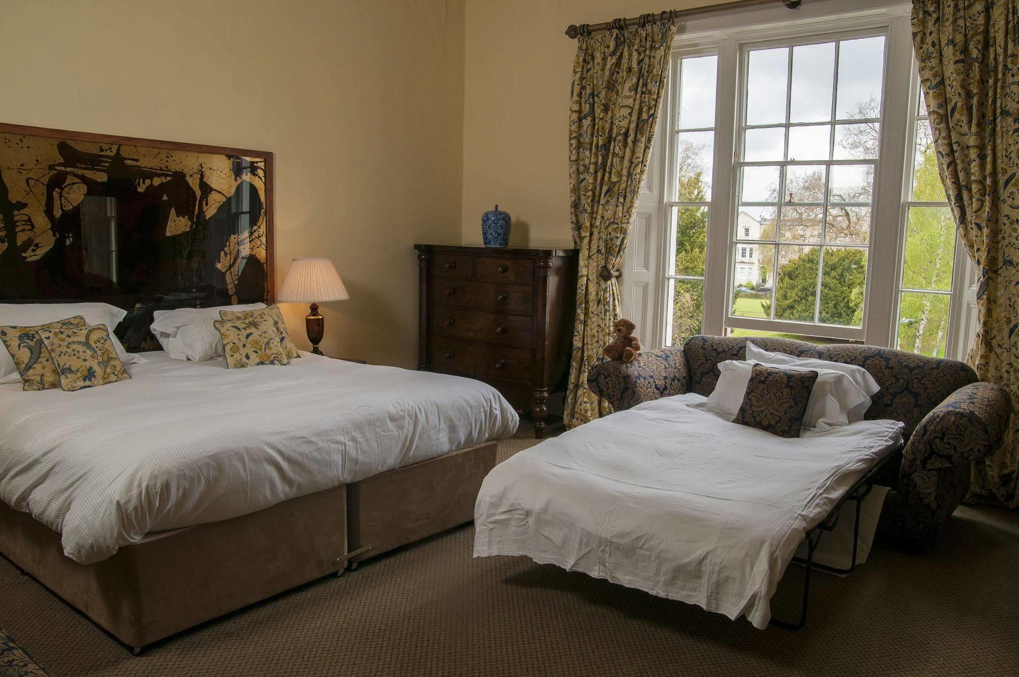 Clarence Court 4*