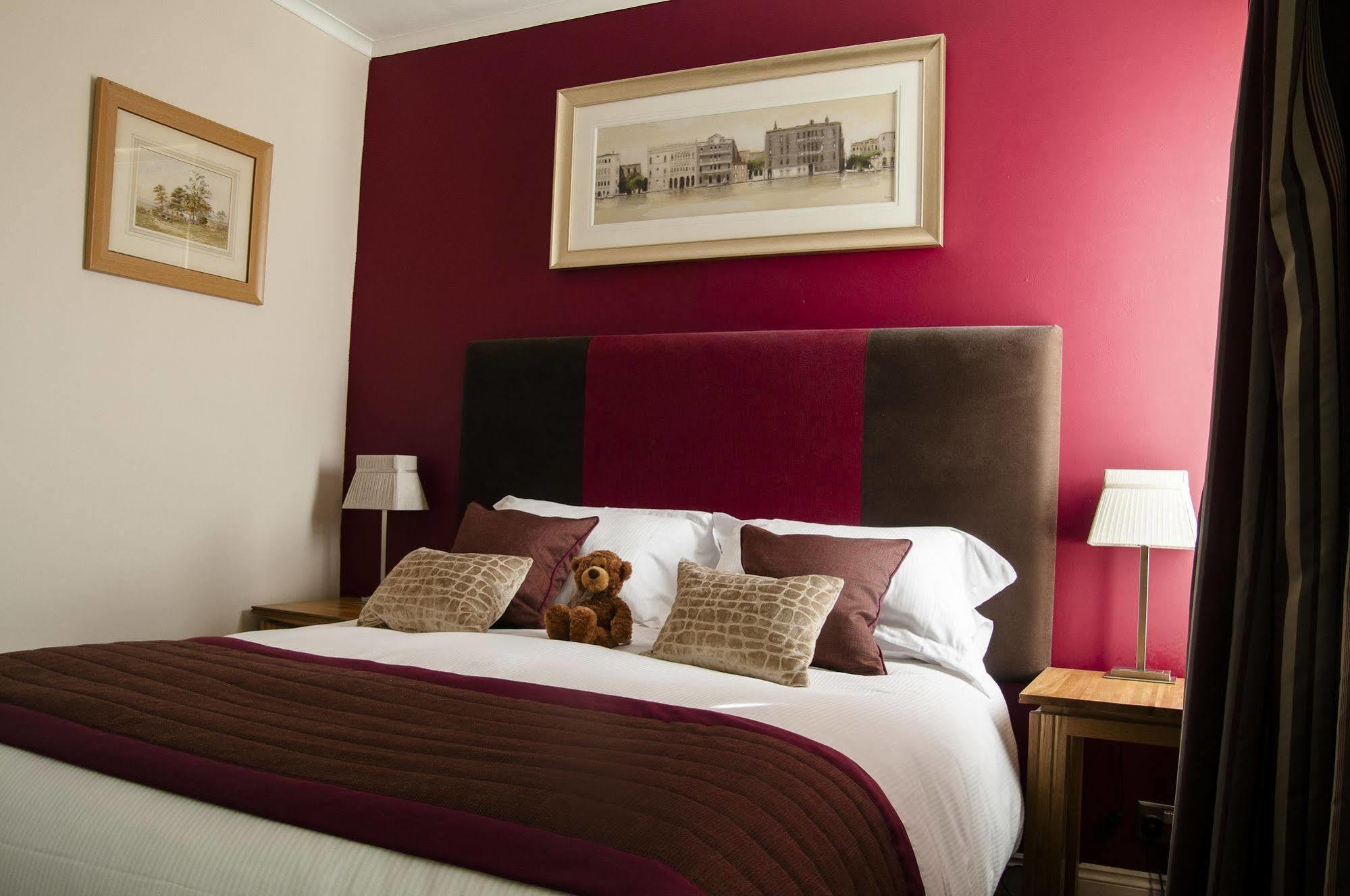 Hotel Clarence Court