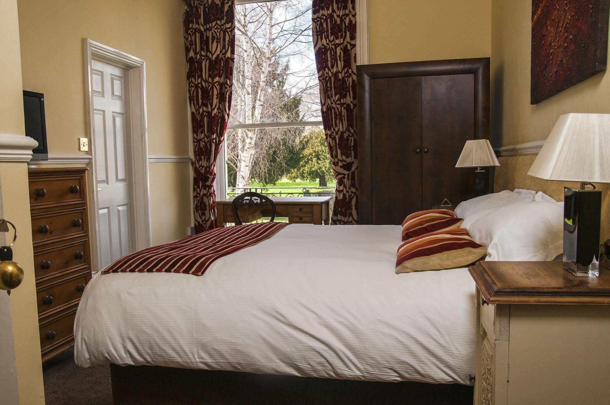 Clarence Court 4*