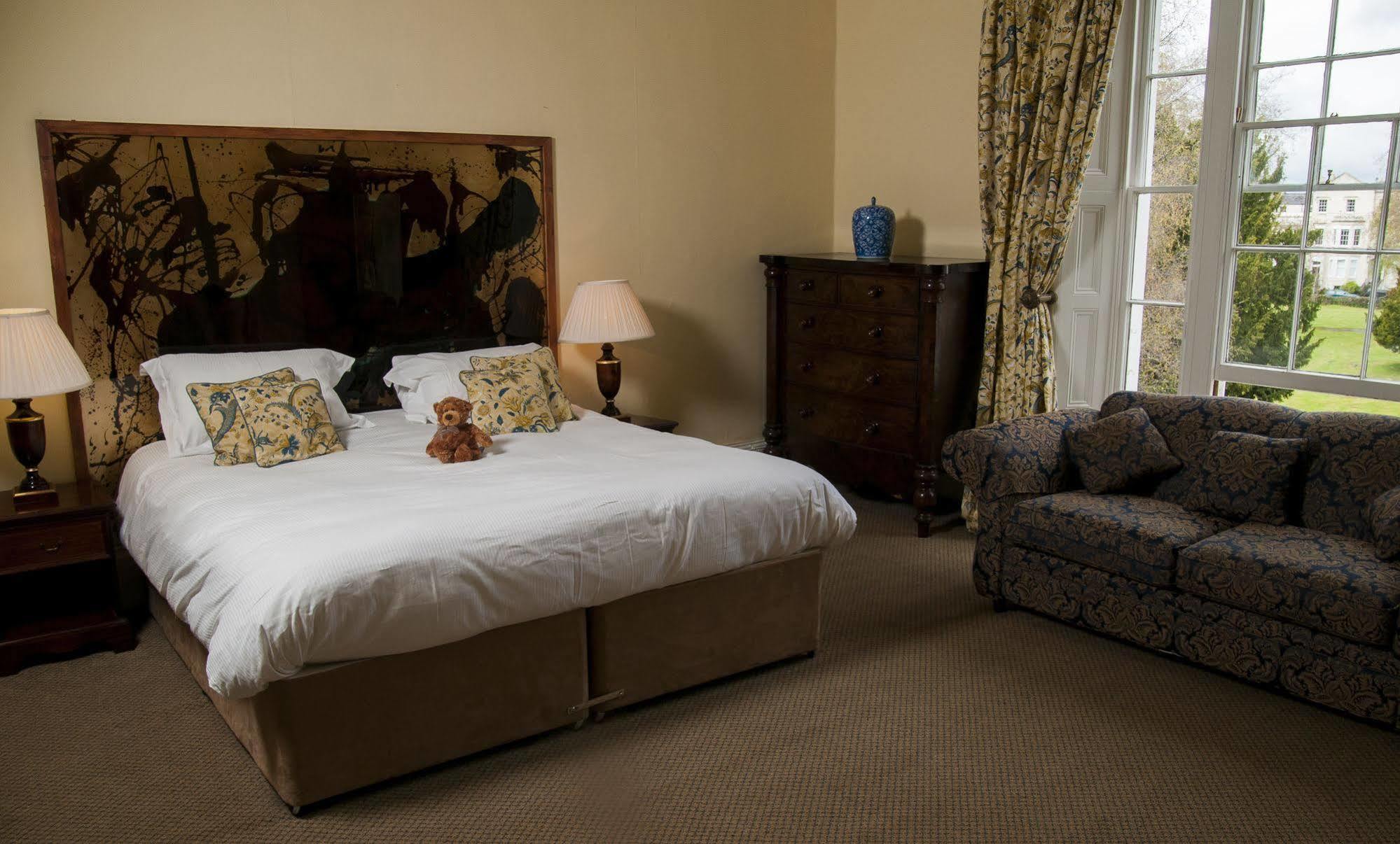 Clarence Court Hotel 4*