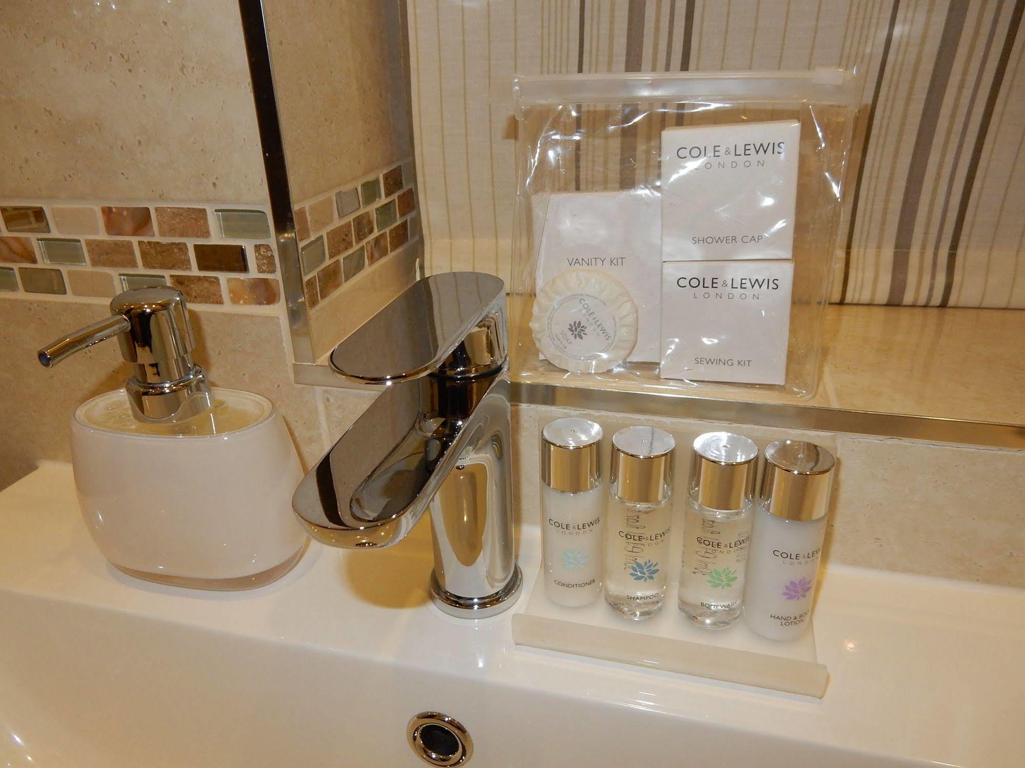 Abbots Lee - Adults Only 3*