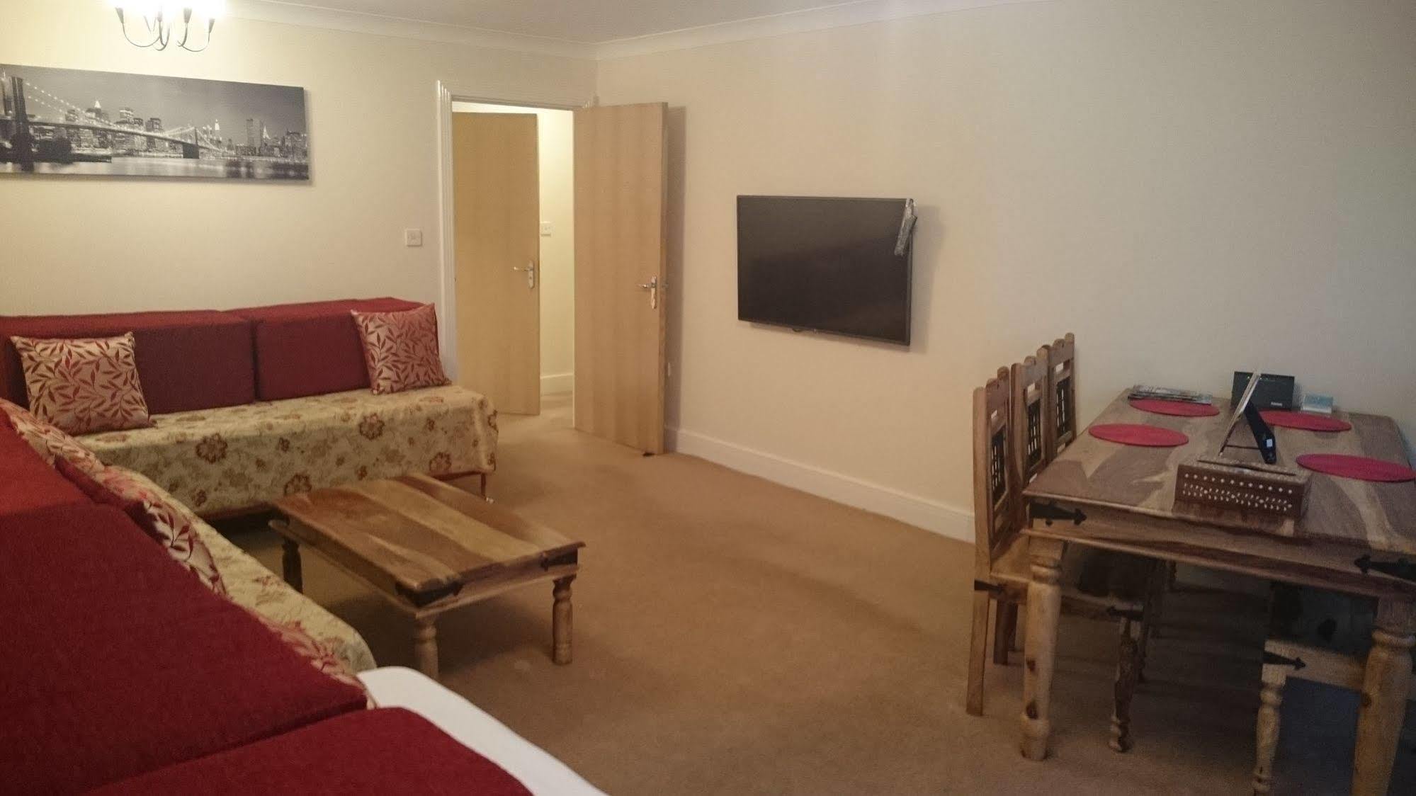 New Street Apartment *